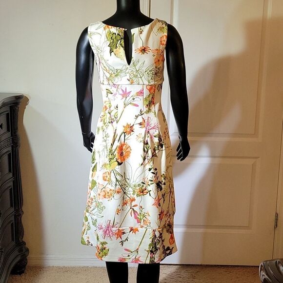 BRAND NEW CREAM PLEAT FLORAL PATTERN ENFOCUS STUDIO SLEEVELESS MULTI-COLOR DRESS - Picture 5 of 14
